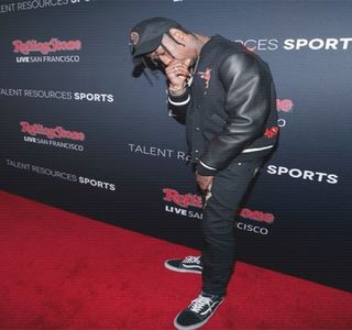 — Reflexie, priveşte preţ de câteva clipe chipul lui Josephine. Atenţia, în cele din urmă, şi-o; concentrează asupra drumului, având ba chiar să şi accelreze, ţinând cont de faptul că autostrada era acum liberă, iar atât puterea maşinii cât şi factorul menţionat, îi acorda acest prilej.
