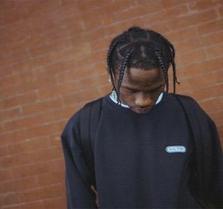 — Încă din primele secunde în care enunţă pauza oferită acestora, sfârşeşte prin a-i privi; cum pe rând părăsesc interiorul vehiculului. Desigur, ar fi putut şi el să acţioneze la fel, dar având în vedere că el îşi consumase banii proprii pe plinul maşinii, ar fi trebuit unul dintre amicii s
