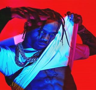 — Ceea ce şi-ar fi imaginat doar un simplu sărut pe furiş, se transformă într-o acţiune cu; adevărat intimă odată cu deschiderea buzelor provenită din partea ei. Bineînţeles că procedează întocmai şi el, dând astfel frâu liber unui adevărat sărut, doveditor al unui joc anevoios;
