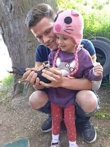 Negruta eu si tati.; Aici sunt cu tati....
