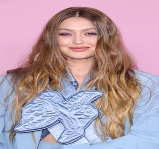 —  Gram de atenţie părţii ei de adevăr. Pe parcurs însă încuviinţează lent, dovedindu-şi; astfel înţelesul fiecăror vorbe provenite din partea ei, chiar dacă incomoditatea momentului încă exista. Totuşi, felul în care aceasta concluzionează ideea îi provoacă un zâmbet chiar
