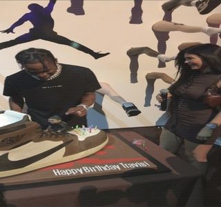 — “Wifey material?” Rostește în cele din urmă, abia atunci când privirea lui urcă odată cu; mișcarea capului, având a i-o întâlni pe a lui Josephine. Datorită propriei replici, colțul gurii sale tinde spre o arcuire tipică, producând un rânjet veridic. “I can f-ck with that, sure.”
