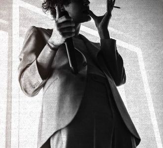 ⊺ⱶ∙ⱻ⃞¹⁹⁷⁵.; [P.S: SOS am mutat o poză din greșeală ups]... Rupe cercul pe care îl exersa; cu membrele și se oprește în fața siluetei ce se apropie pentru a-l depista. Era noapte, tocmai plouase și cimentul duhnea a praf. O scenă horror! Și tot ce a reușit să detecteze la figura fantomatică
