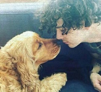 ⊺ⱶ∙ⱻ⃞¹⁹⁷⁵∕.; Timid, ridică privirea din balta sa de supliciu și îl recunoaște pe tânăr,; care putea sau nu putea să fie un criminal în serie! dar asta urma să cerceteze el... Cu aceeași timiditate se ridică de pe cimentul ud și deformează un zâmbet fals. &quot;A, știam că ești tu... Mă ju
