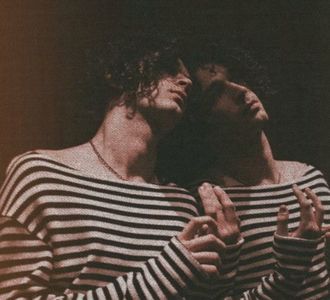 ⊺ⱶ∙ⱻ⃞¹⁹⁷⁵;  Era cam obosit ce-i drept! "Acum că a dispărut Marmeladă, e timpul să îi iei locul și să; te educi și tu puțin...&quot; Constată intenția voinicului cu toporașul și alarmat se pune în fața copacului. L-a și găsit pe el, activistul ce urmează cursul de PROTECȚIA MEDIULUI ÎNCONJURĂTOR.
