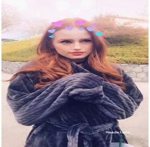 ̷♡̷ ⍮αιηяσʇιƖαɔ⑇eyes٦̷ „Maybe I already found my safe place.” Vorbește gura fără cap în; timp ce-l strânge mai tare în brațe. Devine atât de relaxată în brațele lui și zâmbește chiar dacă nu poate să o vadă. „M-am obișnuit singură în ultimii ani, nu îmi e ușor să las pe cineva aproape
