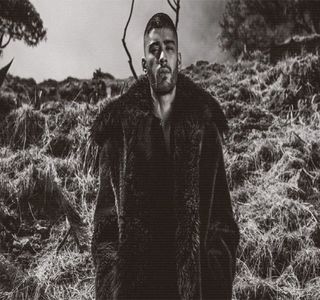 — Clipe inconştiente de acesta. Aşadar, asigurând-o că s-ar putea ocupa el de acel mic; detaliu, corpul i-l ocoleşte şi fără prea multe ezitări în calea sa, paşii încep să-l poarte spre uşa bucătăriei. Imediat ce părăseşte respectiva încăpere, înaintează acum spre treptele scării pe
