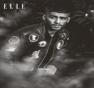 — Care le urcă două câte două pentru a reduce din timp, în cel mai scurt timp regăsindu-se; la etaj. Bazându-se pe faptul că amicii săi se aflau de fapt în curtea din spate, observaţi nu cu mult timp înainte prin geamul de dimensiuni exagerate al bucătăriei, odată oprit în dreptul uşii
