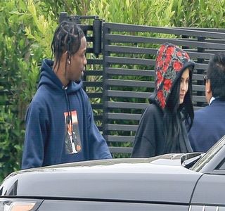 — Şi din partea iubitului ei, curând ambii bufnesc în râs, întinzându-şi amândoi braţele în; aşa fel încât să-şi lovească pumnul de cel al acestuia, atât de sus, cât şi de jos. Râsul său persistă până ce, conform acţiunii produsă apoi de amândoi, respectiv acea întoarcere a
