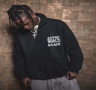 — Picurii de apă cât să-şi poată deschidă ochii. „Nebuno, era să mă înec.” Constată el dintr-un; foc, dramatizând în mod exagerat, având în vedere că nici nu se punea problema unei astfel de situaţii. Adică.. ce prost ar fi crezut asta în primul rând? Braţele şi le coboară ulterior în
