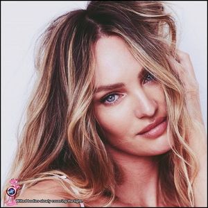 ☇.ᵗʰᵉ̣ṃ̣ẹ̣ṛ̣ṃ̣ạ̣ịḍ❀ƨɘilɟ.ϟ;. În zare îi apare Ingrid, una dintre cele mai bune prietene ale e; Pășește spre ea în timp ce-și ridică ochelarii de pe nas. Odată ajunsă în dreptul ei, o captează într-o îmbrățișare strânsă, zâmbind. &quot;Hello, luv.&quot; După ce acestea se îmbrățișează pentru o s
