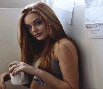 ━ Trântește bagajul pe hol, așezându-se și ea nervoasă cu f undul pe troler. ❞Cred că mai; bine aștept să plece toți sus..❞ Mormăie pentru ea și se uită încruntată spre Gerald care îi complimentase gusturile în materie de lenjerie intimă.
