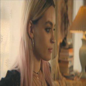 - Îmi întorc privirea spre Seb și Lexie, simțind tensiunea dintre cei doi, mai ales în urma; replicilor dure pe care și le aruncau. Oftez, privind-o pe Lexie cum se îndepărtează apoi îmi întorc atenția spre Seb. " Hmm, ar fi ceva. " îl provoc mai ales datorită comportamentului
