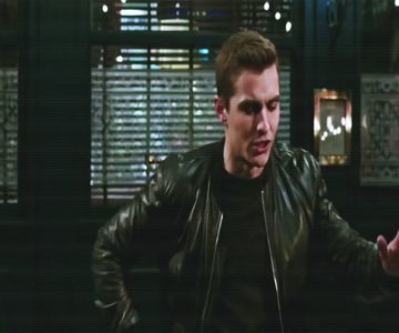 ⛧ℳi̶s̶c̶h̶i̶e̶f̶ ℳa̶n̶a̶g̶e̶d̶  Își dă ochii peste cap când îi aude vocea sublimă a Fionei, știind; că astfel de comentarii erau nelipsite din repertoriul ei și doar voia să îl enerveze. Tocmai de aceea nici nu îi răspunse și apucă cu ambele mâine două bagaje voluminoase.
