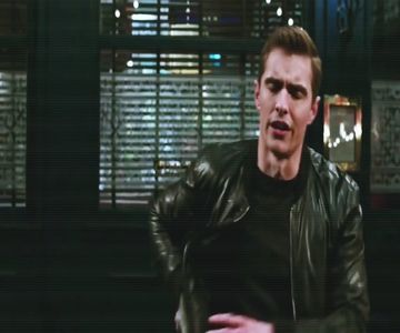 ⛧ℳi̶s̶c̶h̶i̶e̶f̶ ℳa̶n̶a̶g̶e̶d̶ ❝Cam multă lume, nu?❞ Li se adresează Lydiei și lui Nathan,; în timp ce căra bagajele înspre casă.
