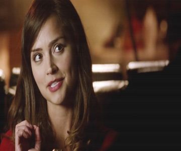 ⛧ℳi̶s̶c̶h̶i̶e̶f̶ ℳa̶n̶a̶g̶e̶d̶ Ash și mai ia o gură din băutura sa, apoi îl privește pe Jakor cu; o sprânceană ridicată. ❝Cine a spus că sunt a ta? Și da, ar trebui să îți fie frică.❞ Îi aruncă o privire amenințătoare, deși pe buze îi scapă un mic chicot.
