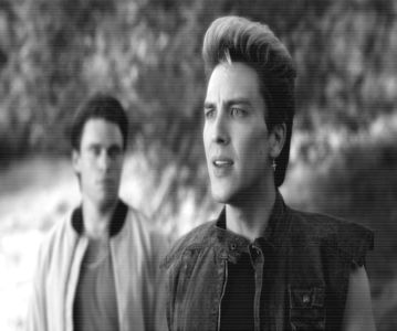 poftim, Seb, Crăciun fericit și Paște și mai fericit, ia-ți mașina că numai belele mi-a adus.” Îi; întinde cheile, stricând astfel planul iubirii lui de umilire a băiatului vagabond. „Vezi să n-o dai dracului din prima zi că alta nu mai pupi.” Îl avertizează cu degetul arătător întins către el.
