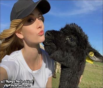 ✄♔..Яυιи Tнε Fяιεиdѕнιρ 〄♡  [cl] [#apuca si ea un bagaj pe langa al ei sa termine mai; rapid cu bagajele si merge spre casa cu baietii . da , cam infricosator de multa lume
