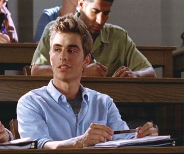 ⛧ℳi̶s̶c̶h̶i̶e̶f̶ ℳa̶n̶a̶g̶e̶d̶ ❝Sincer, sunt puțin surprins că e o atmosferă atât de pașnică.❞; Aruncă o mică privire către Lydia să se asigure că putea ridica acel bagaj. Poate că nu era cel mai bun samaritean, dar avea un gram de respect pentru prezențele feminine.
