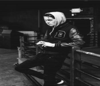 ̷͡︽.　· „Ai fi surprinsă să știi câte modele de costum de baie sunt exact opusul adjectivului -; simplu.”, dau de câteva ori din sprâncene, consolidând ideea conform căreia știu despre ce vorbesc, după care-i fac semn înspre living. „Oh haide, e doar lenjerie, chiar crezi că nimeni nu a mai văzut
