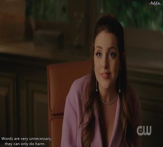 》hotel! Zi tu dacă nu e așa.." #Râde apoi mai ia o gură din limonada ei și dă din umeri +; nonșalant, adaugând. "Sincer? Același lucru ca și tine, încerc să evit aglomerația.."
