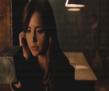 ⛧ℳi̶s̶c̶h̶i̶e̶f̶ ℳa̶n̶a̶g̶e̶d̶  Se trezise buimacă pe unul dintre șezlongurile amplasate în; vecinătatea piscinei, simțind de prima dată o durere enervantă de cap. Mormăi ceva incoerent în barbă, ducându-și palma la frunte în timp ce ridica cu grijă din poziția sa de culcat.
