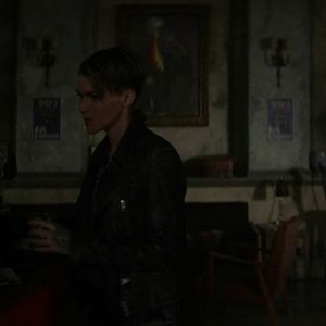 sǝuʅǝʍʞʞᴉɐʅsǝupoɥ؛┇spre iesirea din spatele casei dorind mai mult sa nu le deranjeze; plansul de grija una pe umarul celeilalte auzind doar in trecere despre ce ar putea sa vorbeasca... isi continua drumul ca si cum nu ar fi nimeni acolo in mintea ei.
