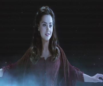 ⛧ℳi̶s̶c̶h̶i̶e̶f̶ ℳa̶n̶a̶g̶e̶d̶ ❝Dar cine sunteți voi mă, ăștia Coldwelli?❞ O spune pe un ton; ironic, dar glumind, căci până și ea nu își poate astâmpăra zâmbetul comic de pe buze.
