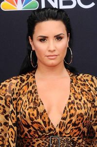 Demi_Lovato_-_Billboard_Music_Awards2C_Las_Vegas_-_May_2000001