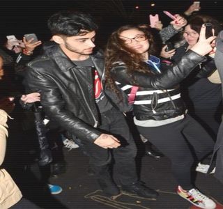 — Ce naiba e în capul tău? E întrebarea pe care subconştientul i-o reproşează lui Zayn, parcă; mai mult decât dezamăgit de acesta. Faptul respectiv ia amploare din cauza replicilor pe care Josephine nu se oboseşte a şi le reţine, aparent chiar acţionând în consecinţa “prinderii în fapt”.
