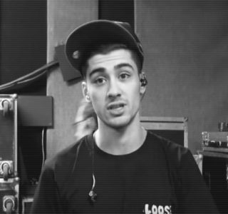 — Iubitei sale. Bătăile inimii sale încep să exagereze într-o proporţie de nedescris, expresia; sa demonstrându-şi intenţiile verbale. “Poţi să-mi reproşezi ce vrei acum. Poţi să mă învinuieşti că am sentimente pentru altcineva, poţi să mă tragi la răspunderi că am băut prea mult şi poţi să mă
