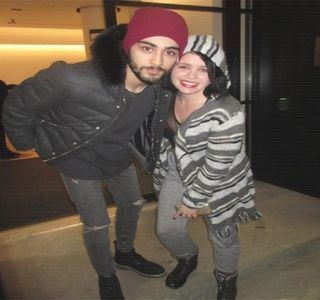 — Spre interiorul gurii. Starea lui, uşor deplorabilă, din acele momente, nu contribuia sub; nicio formă în scopul purtării unei conversaţii serioase, căci pe lângă durerea de cap, ochii parcă-i jucau prin cap. Prin urmare, un sunet în asentiment alături de o scurtă încuviinţare a capului
