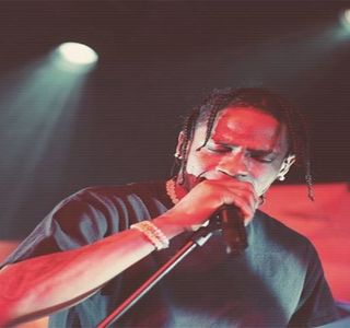 — Acesteia. Nu ciocănise şi nicidecum nu-şi făcuse prezenţa cunoscută prin vreun sunet; potrivit, ci pur şi simplu a ajuns prin a pătrunde în interiorul dormitorului. În mod neaşteptat, amica sa se afla de fapt într-o circumstanţă întocmai, un motiv pentru care rămâne practic tăcut preţ
