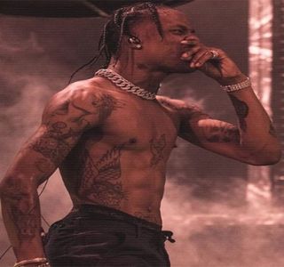 — Sec, o acţiune neînţeleasă, înainte de a produce o deplasare spre zona acesteia. “Nu încerc; să-i iau apărarea lu’ Malik, da’ eu aş învinovăţi de fapt toată băutura pe care a consumat-o.” Îşi propune astfel punctul de vedere, urmând a-şi traversa buza inferioară cu ajutorul limbii. Odată
