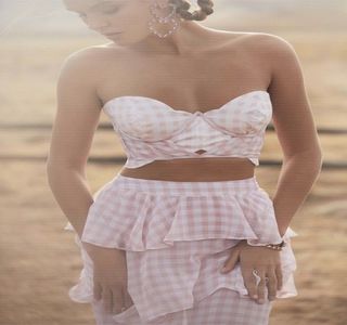 — Acord asupra statutului lor, împărţind, deci, aceeaşi părere. Totuşi, ceea ce îi produce o; reacţie destul de bruscă, se dovedeşte rostirea unui „Nu!”, ca urmare a celei din urmă fraze rostite de către acesta, anunţându-şi o posibilă plecare. „Adică..” câteva secunde se scurg, în
