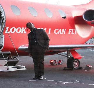 — Unor detalii necunoscute de prea multe persoane, mai ales fiind vorba de grupul lor de; amici. „Ne-am despărţit cam în perioada în care am apărut în grupul vostru. Singurul care ştia de ea e Fai, şi asta doar pentru că era de fapt o prietenă a surorii lui sau ceva rahat de genul.”
