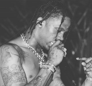 — Gândul respectiv. „La o întrebare nu se răspunde cu o întrebare, Skriver. Aşa.. ca să ştii; şi tu pentru cultura ta generală.” În ciuda arcuirii pe care o prind sprâncenele sale, în cele din urmă, repriveşte tavanul doar pentru a pune, cum s-ar zice, mai multă sare pe rană.
