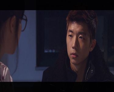 ▌Se uită ciudat la cei doi. ▌　― Oricum. M-am simțit bine aseară până te-am văzut lată pe jos. :))