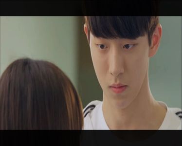 ▌Se întoarce brusc spre ea. ▌　― Cum adică ”m-am simțit bine aseară”? Ai fost cu el până acum??