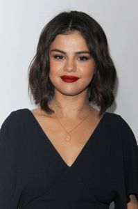 picturepub-selena-gomez-027