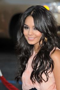 vanessa-annehudgens_dot_com_hq206