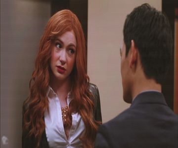 ⛧ ❝de mine, scumpo?❞ Însă nu era o remarcă sarcastică. Vocea roșcatei era caldă,; asemenea privirii sale. Își întoarse atenția către cea de-a doua voce care i se adresă, zâmbindu-i lui Kylie. ❝Neața, frumoasa noastră adormită!❞

