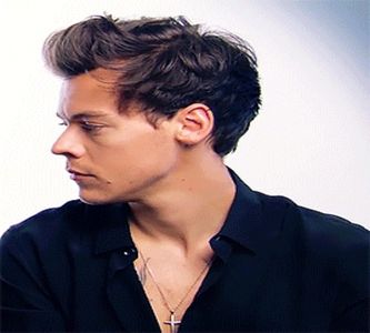 ❝chiar culmea! Vin și eu acasă după luni de exil și nu mă întâmpină nimeni? Chiar așa,❞; ❝nu tu o atenție, nu tu o prăjiturică?❞ Îndrugă el fără încetare, lăsând la suprafață frustrarea interioară izvorâtă din pur plictis, dorindu-și doar pe cineva cu care să-și omoare timpul.
