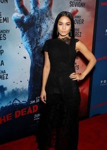 vanessa-hudgens-austin-butler-the-dead-dont-die-premiere-14