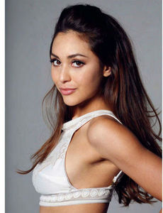 Lindsey Morgan (19)