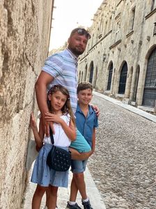 7BB882C6-8C13-4752-A366-F8EA9FB90347