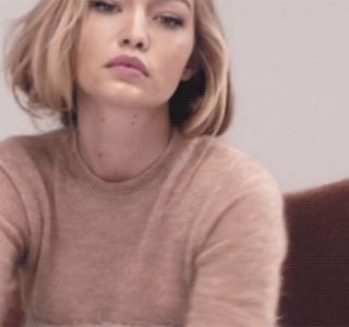 —   „Eşti sigur că nu ţi-e somn? pari cam adormit, bebe.” i se adresează eventual, bineînţeles,; cu scopul de a-l tachina, drept dovadă, un rânjet specific făcându-şi apariţia în colţul propriei guri. La scurt timp însă, trupul îi este din nou acaparat de cel al brunetului aflat în faţa sa,
