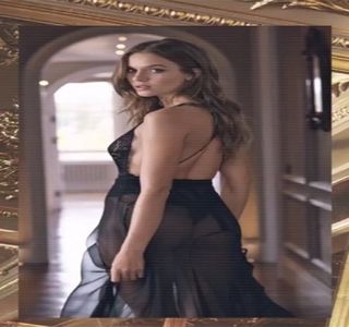 — Dată zâmbetul rezultat prin arcuirea colţurilor gurii dispare, şi asta la iniţiativa-i proprie,; din moment ce sfârşeşte sărutându-i scurt buzele, într-o manieră drăgăstoasă.
