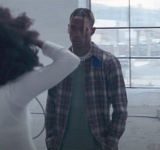 — „Shawty, you taste so good.” O complimentează într-un mod aproape audibil înainte de; a-i săruta buzele scurt. Prin prinderea propriului membru, chiar după trecerea palmei din nou de-a lungul lungimii (chiar dacă acţiunea nu mai era necesară din moment ce starea de
