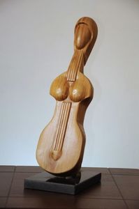 6.FEMEIA - VIOARĂ * WOMAN -VIOLIN; lemn de cireş          47 cm
